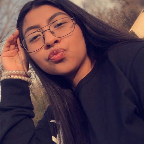 Meet your Posher, Britani - Picture 1 of 1